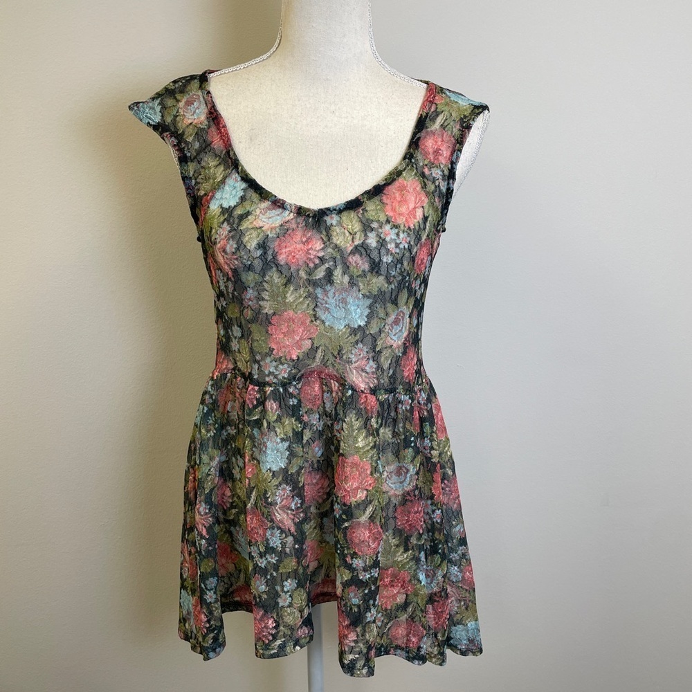 Happening in the Present Floral Top Size S